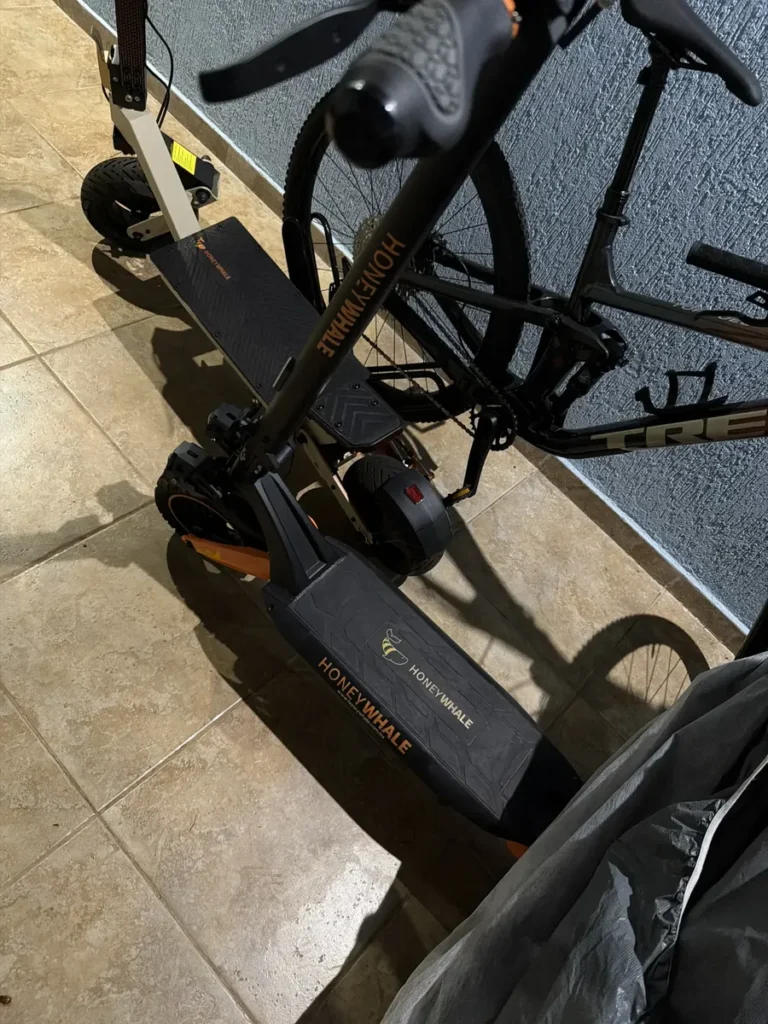 HONEYWHALE T8A Patinete Eléctrico Plegable Negro 48V 950W con Bluetooth y Luz LED photo review