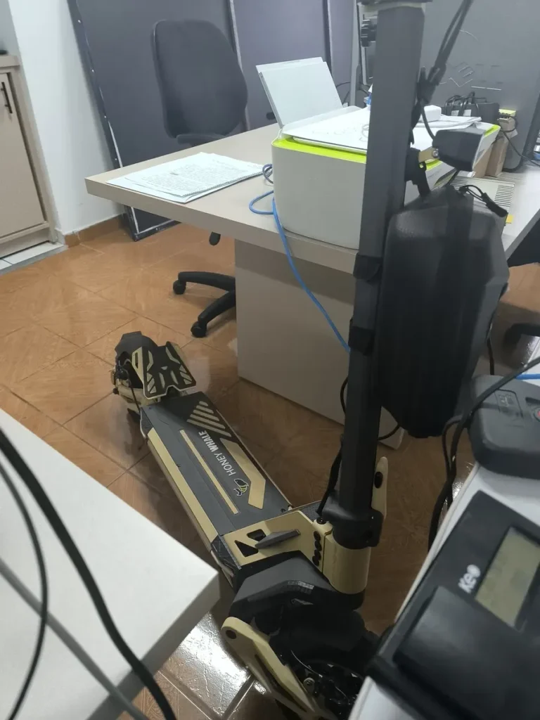 Patinete Eléctrico Plegable HONEYWHALE G2 PRO Amarillo Aluminio LED Freno de Disco Suspensión delantera y Traseira photo review