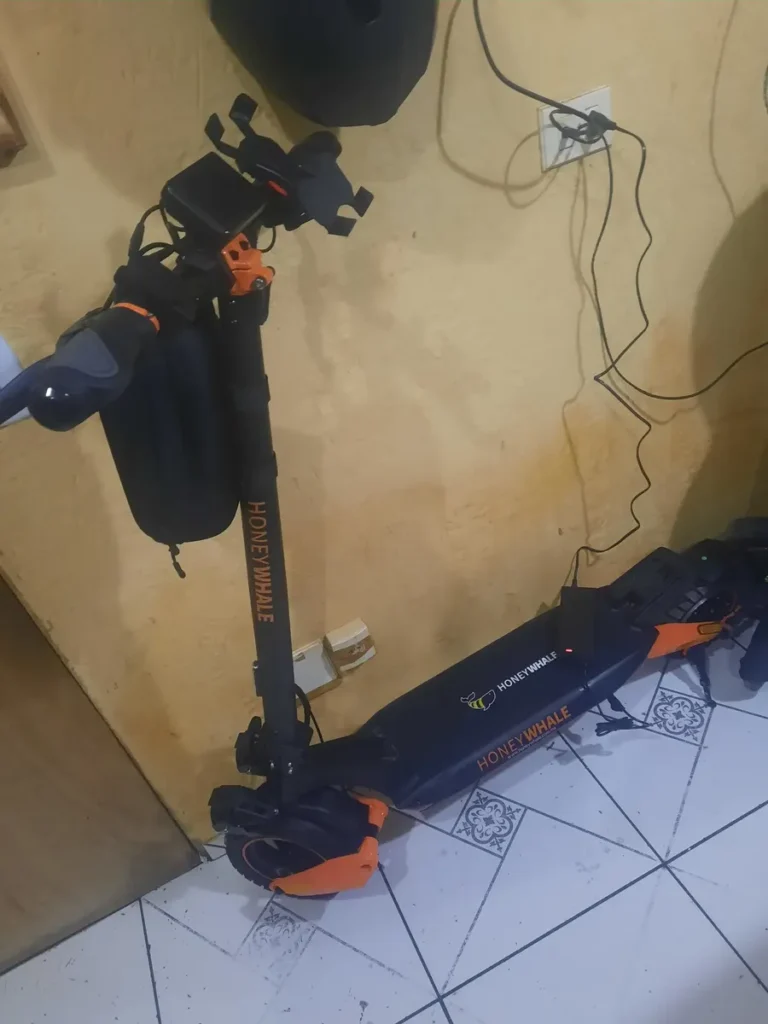 HONEYWHALE T8A Patinete Eléctrico Plegable Negro 48V 950W con Bluetooth y Luz LED photo review