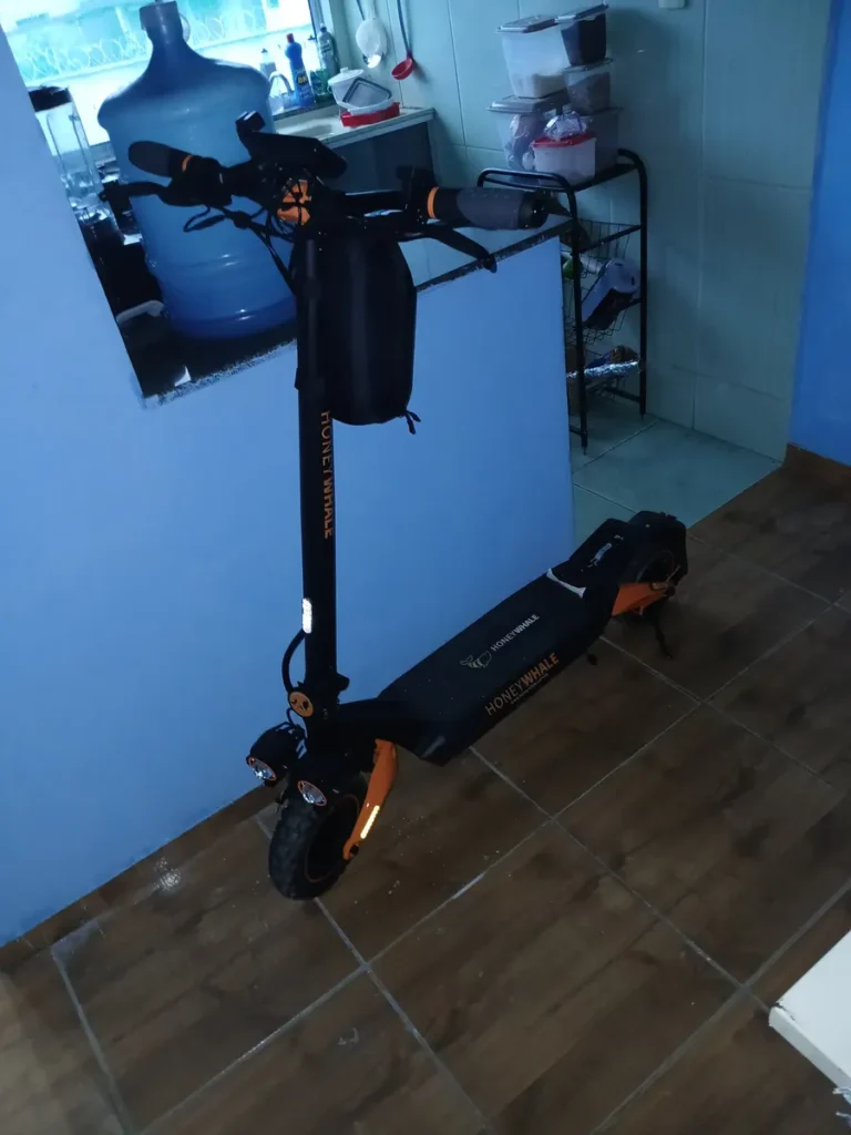 HONEYWHALE T8A Patinete Eléctrico Plegable Negro 48V 950W con Bluetooth y Luz LED photo review