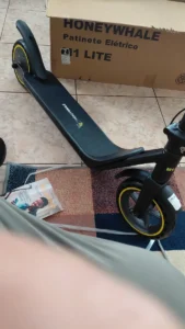 HONEYWHALE Patinete Eléctrico M1 Lite 500W Negro-Amarillo Plegable con Bluetooth y LED photo review