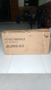 Honeywhale JL005 Scooter Eléctrico Infantil con altavoz Bluetooth Motor 350W Batería 3.6Ah Cesta Dupla photo review