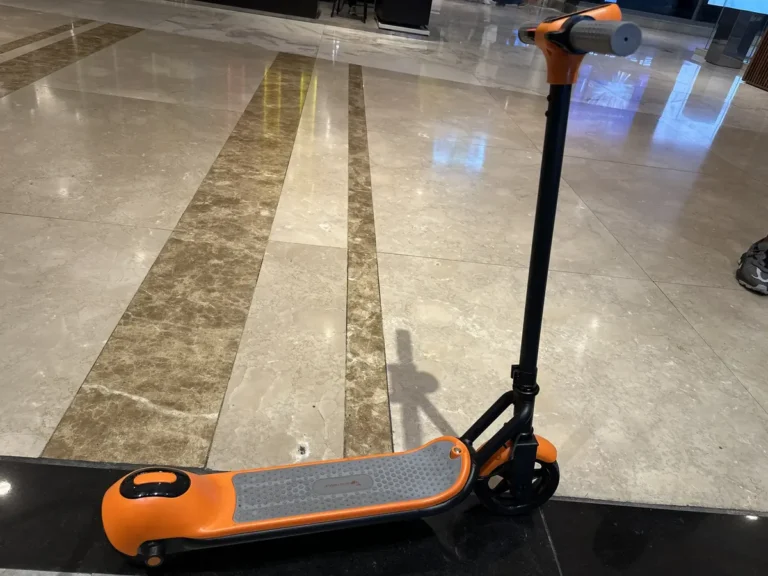Honeywhale E2 - Patinete Eléctrico Infantil Rosa con Bluetooth photo review