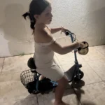 Honeywhale JL005 Scooter Eléctrico Infantil con altavoz Bluetooth Motor 350W Batería 3.6Ah Cesta Dupla photo review
